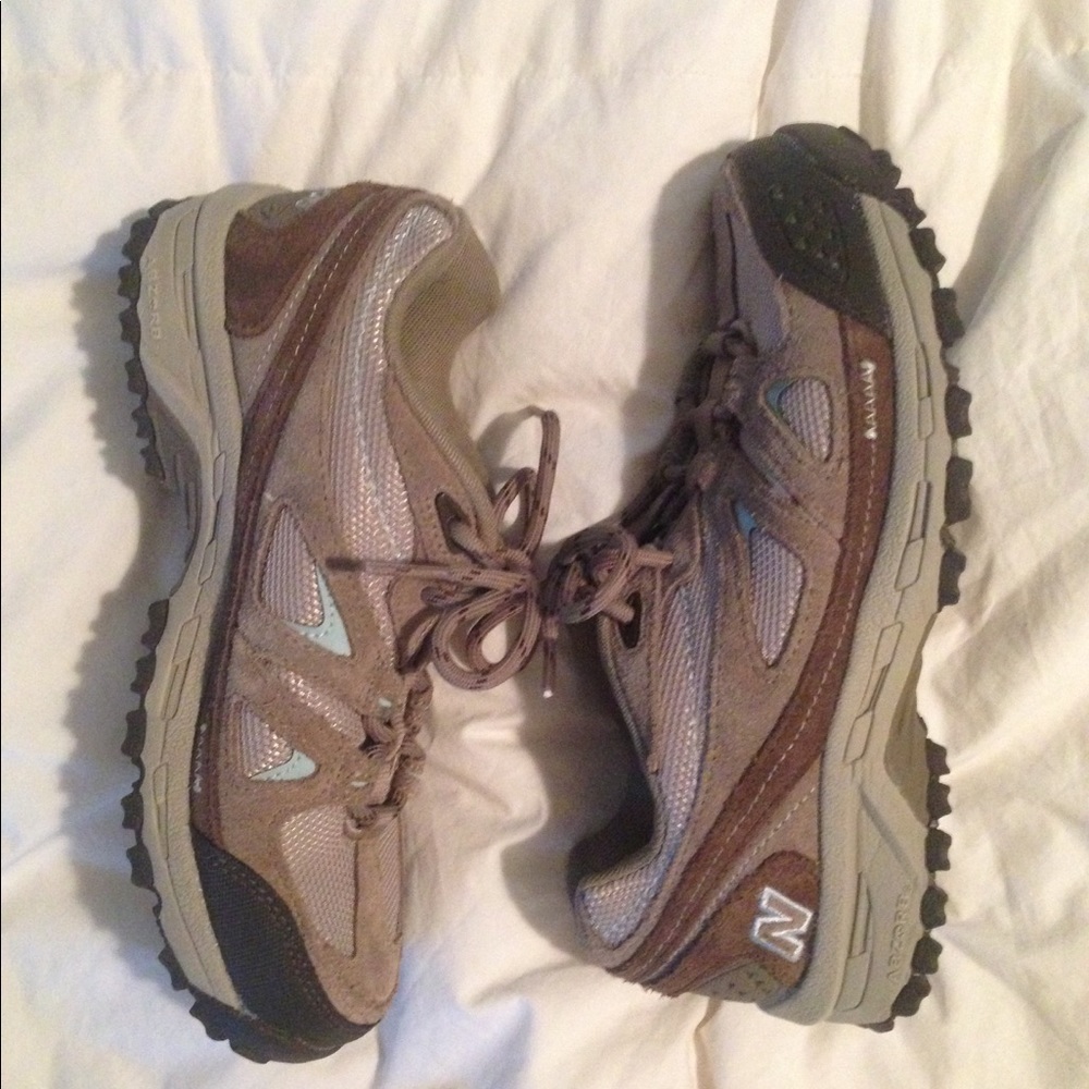 NEW BALANCE --- Women's 6.5 tennis shoes/sneakers